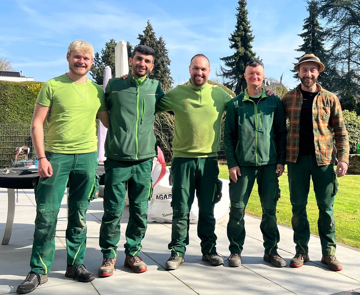Das Grünschnitt-Team bei der Pause